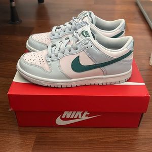 Girls Nike Dunk Low (GS)